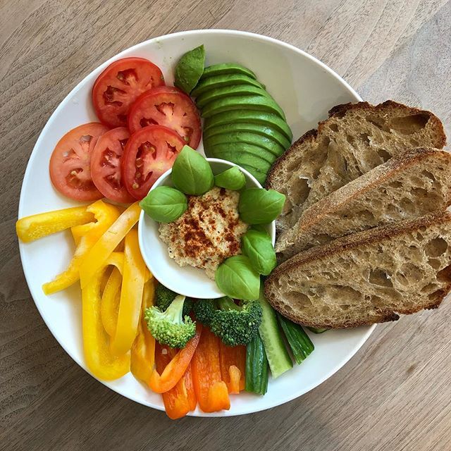 Serving our seasonal Veggie Meze on these hot summer days! Served with our house made hummus, fresh vegetables, Nelson the Seagull sourdough bread, and olives. Come give it a try! .
.
#cafeorso #fresh #cafe #northvan #deepcove #summermeal #veggies
